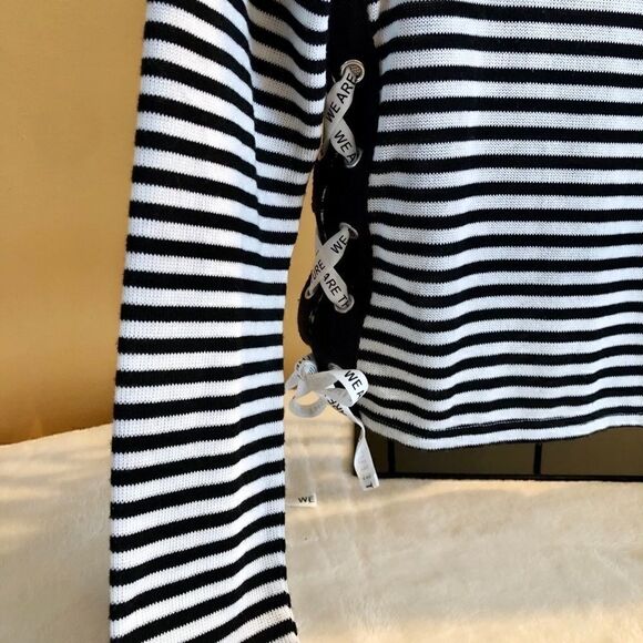 NEW DIVIDED LIGHTWEIGHT CRISS-CROSS TIE SWEATER M - Picture 4 of 11